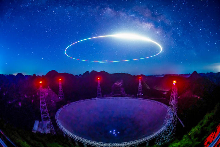 在群山之巅,写一封给宇宙的情书