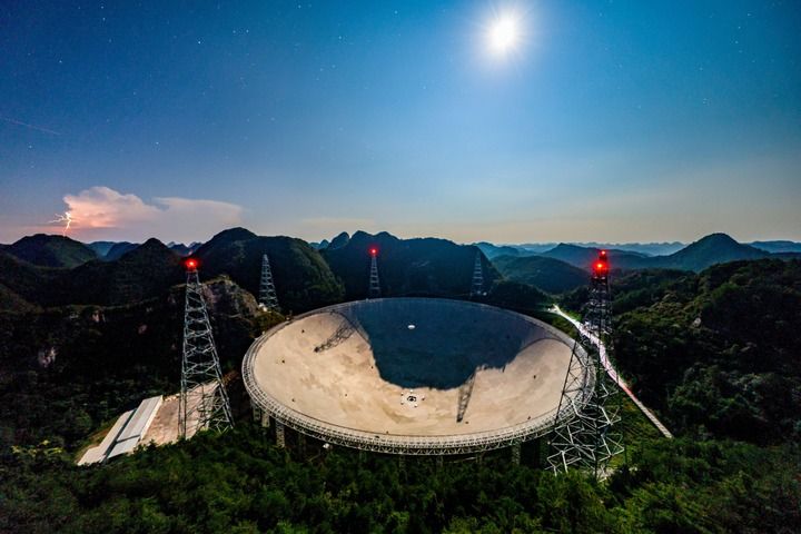 在群山之巅,写一封给宇宙的情书