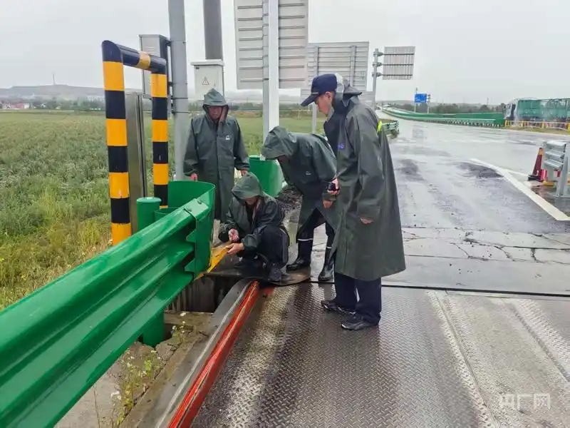 强降雨来袭!内蒙古交通人员在行动