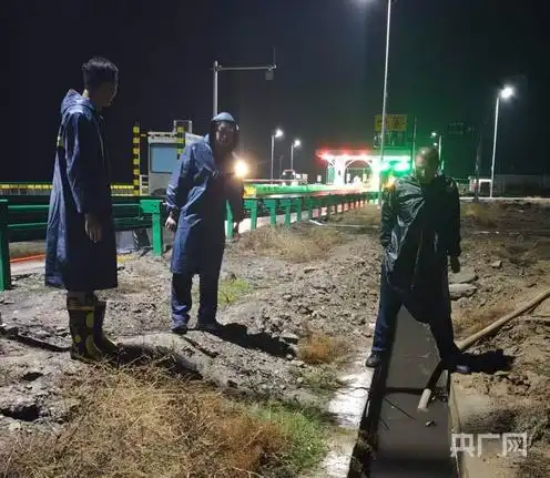 强降雨来袭!内蒙古交通人员在行动