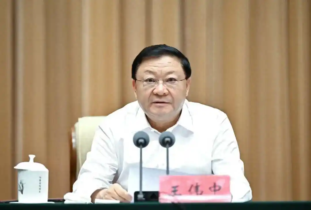 内蒙古自治区党委决定,隋青兼任自治区党委统战部部长,胡达古拉不再兼任这一