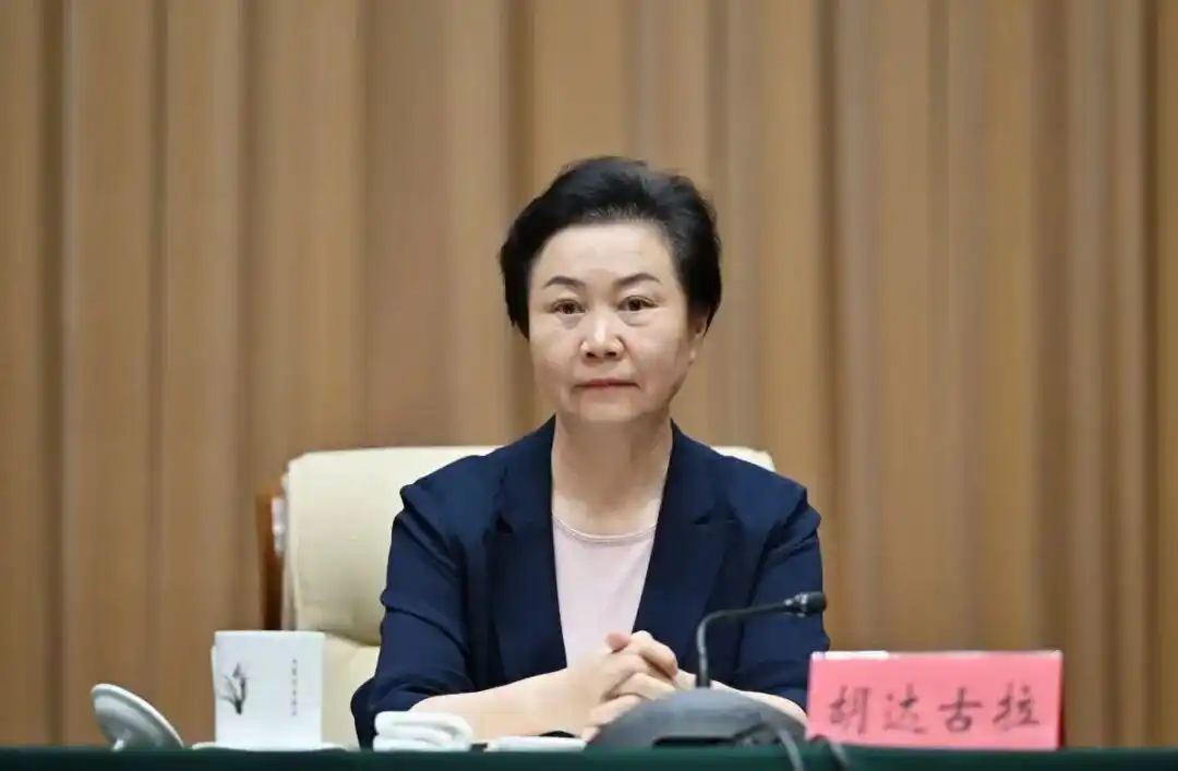 内蒙古自治区党委决定,隋青兼任自治区党委统战部部长,胡达古拉不再兼任这一