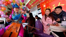 从民不聊生到繁荣稳定——外国人眼中中国首个少数民族自治区的前世今生