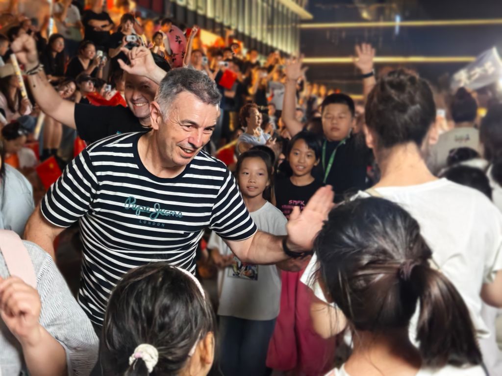 China Cool盛夏出圈丨做陶俑、品美食、见生活，老外在烟火气中感受中国“Cool”