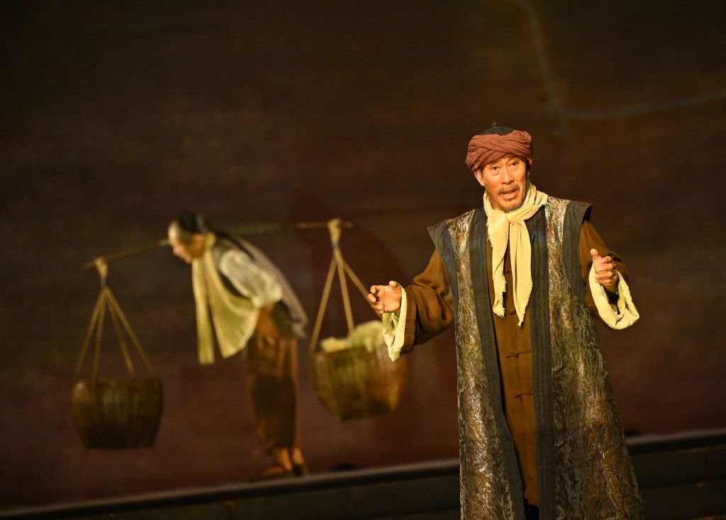 第七届全国少数民族文艺会演首台剧目《赶大营》上演