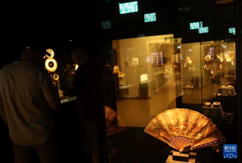 “时间的艺术”：走进耶路撒冷钟表展