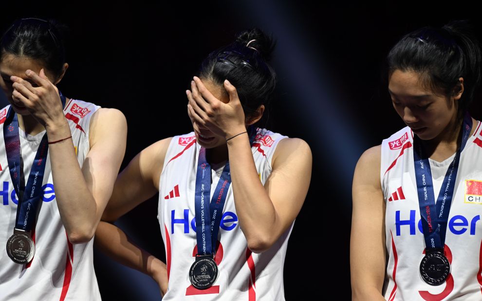 23天从失利到夺冠，看中国女排的逆风成长与精神传承