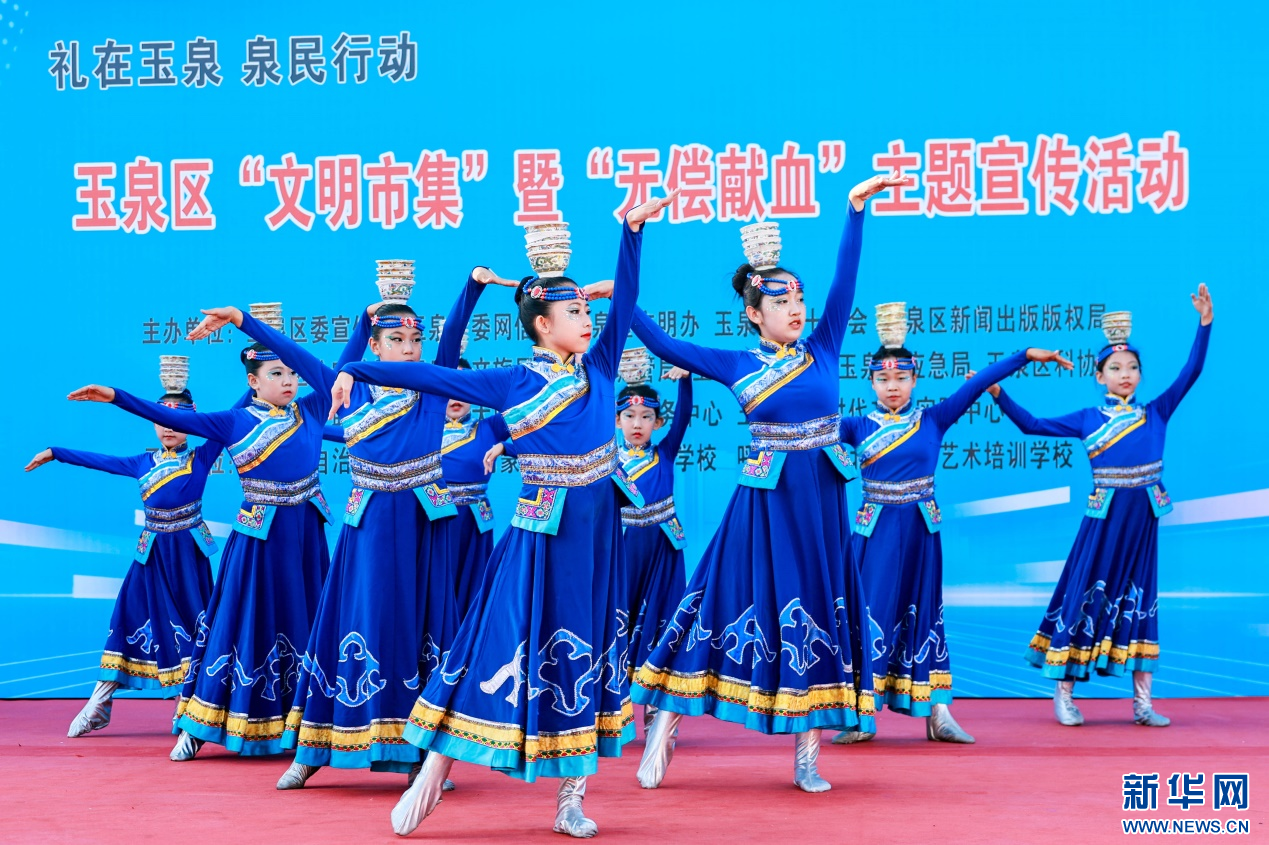 呼和浩特：逛文明市集 沐时代新风
